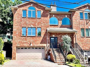 212 7th St #A, Palisades Park, NJ 07650