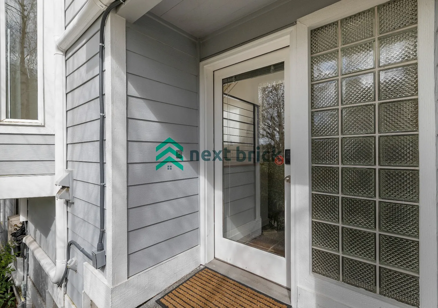 3 Beds & 3 Bath Single Family House For Rent — Photo 2