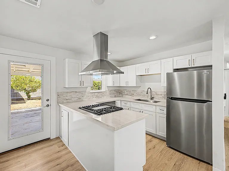 2526 W Orchid Ln — Photo 8