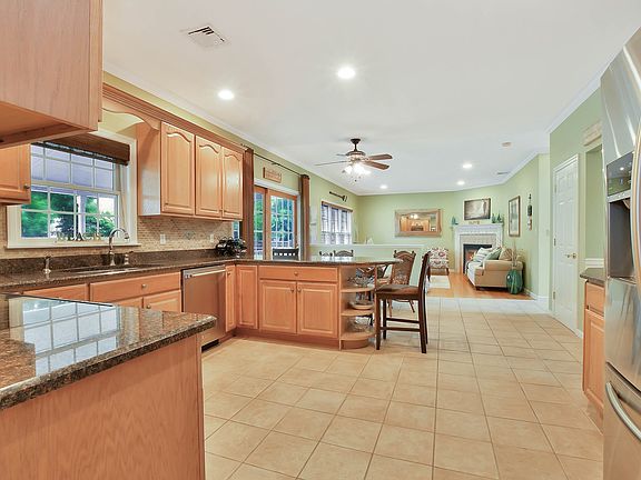 4th image of 39 Driftwood Ln