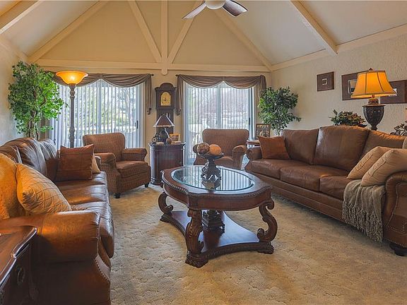 3rd image of 2303 Lynn Rd