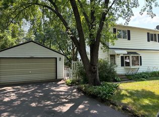 10882 Thrush St NW, Coon Rapids, MN 55433