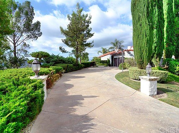 2nd image of 23825 Park Belmonte