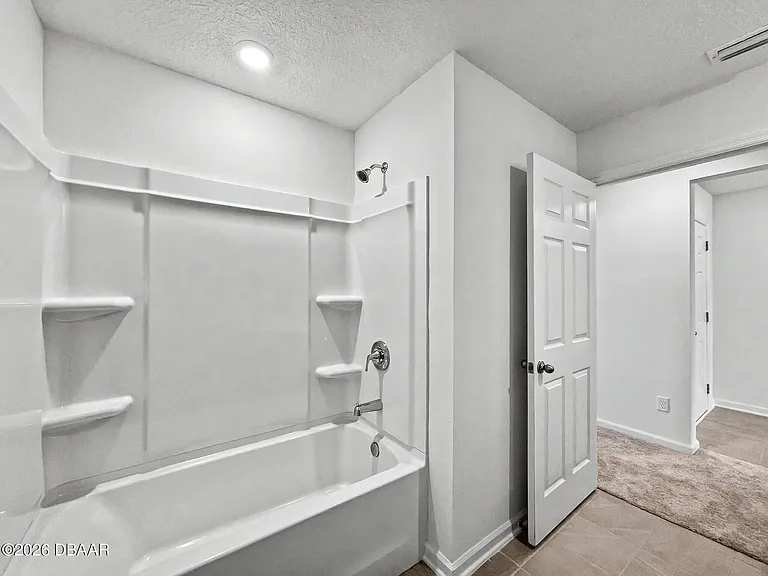 55 Signet Cir — Photo 37