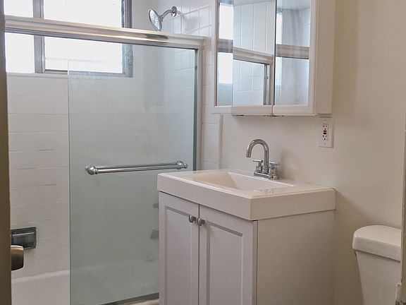 2nd image of 3438 Mentone Ave APT 2