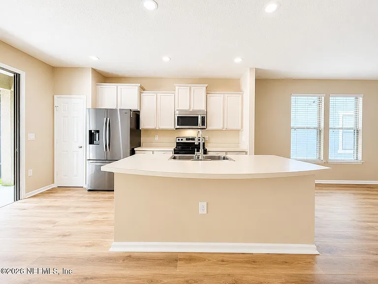 550 Drysdale Dr — Photo 4