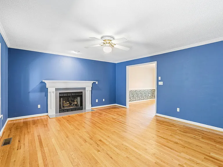 1424 Brookwood Dr — Photo 6
