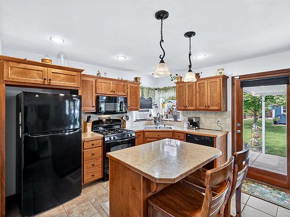 3rd image of 607 N High Desert Dr