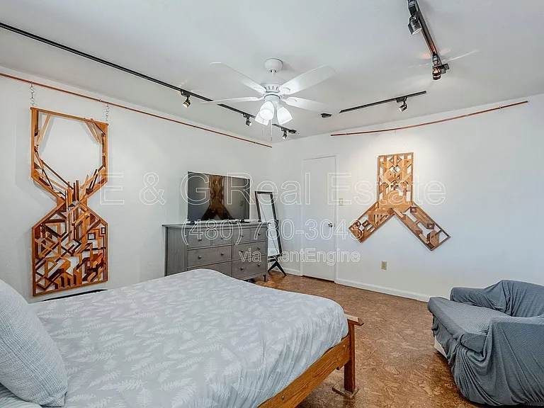 1022 W Apollo Ave — Photo 55
