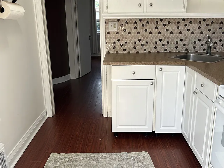 303 Carlton St #2 — Photo 8