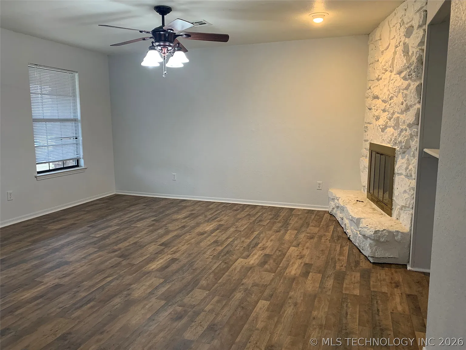 3 bed, 2.5 bath, 1746 sqft, $1,900 — Photo 2