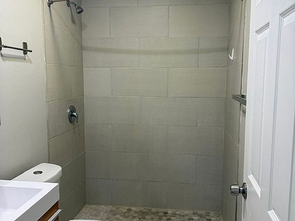 3rd image of 774 Parklawn Ct