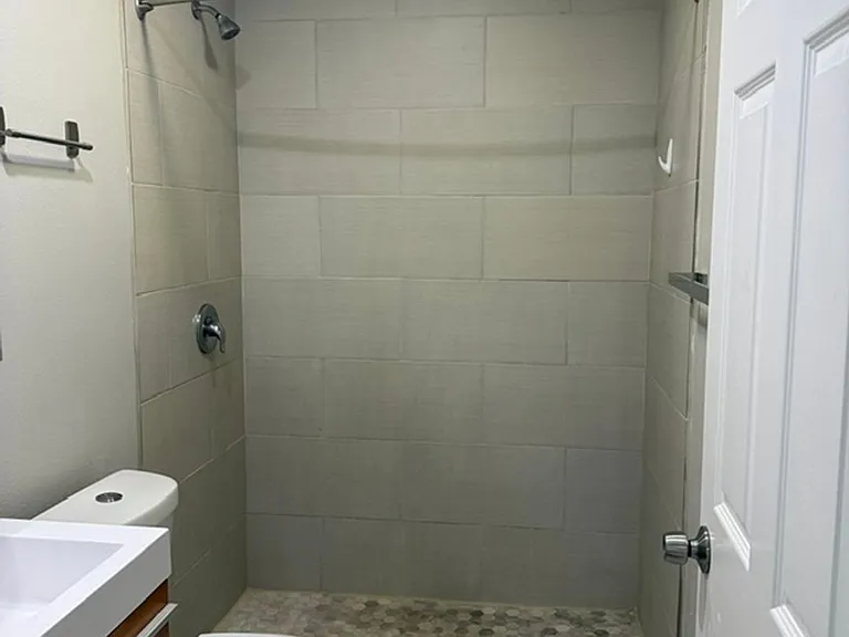 774 Parklawn Ct — Photo 3