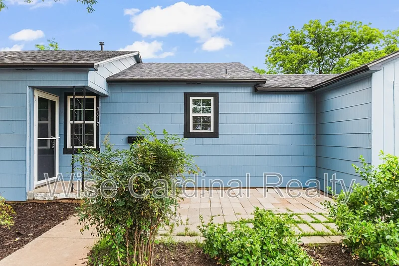 3 bed, 1.0 bath, 1120 sqft, $1,250 — Photo 3