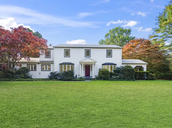 897 Ripley Ln, Oyster Bay, NY 11771