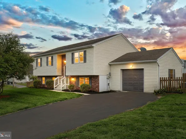 3110 Pineview Dr, Dover, PA 17315