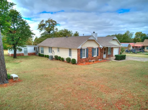 2237 S Webster Dr, Midwest City, OK 73130