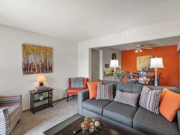 The Retreat at Woodridge Apartments