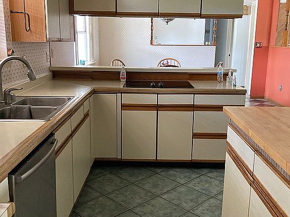 5th image of 611 N Cochise Cir