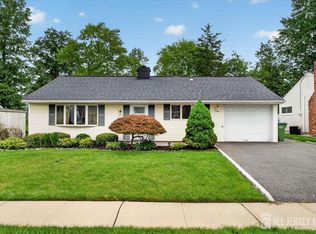 25 Kenmore Rd, Edison, NJ 08817