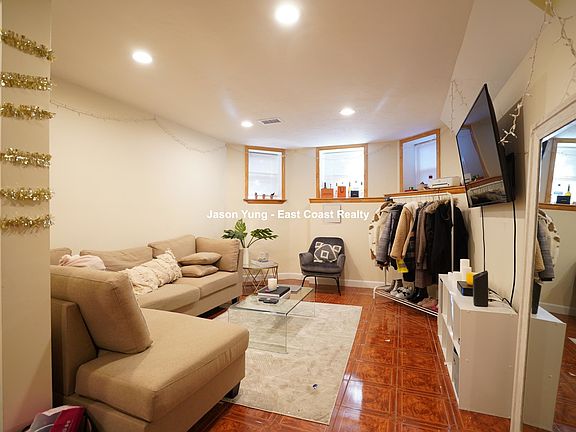 3rd image of 73 Thatcher St #1002