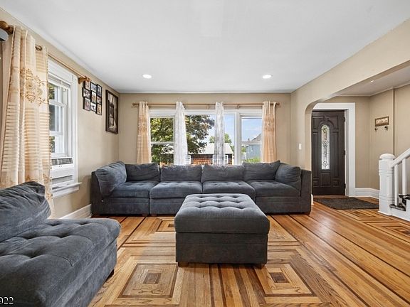 5th image of 26 Liberty St