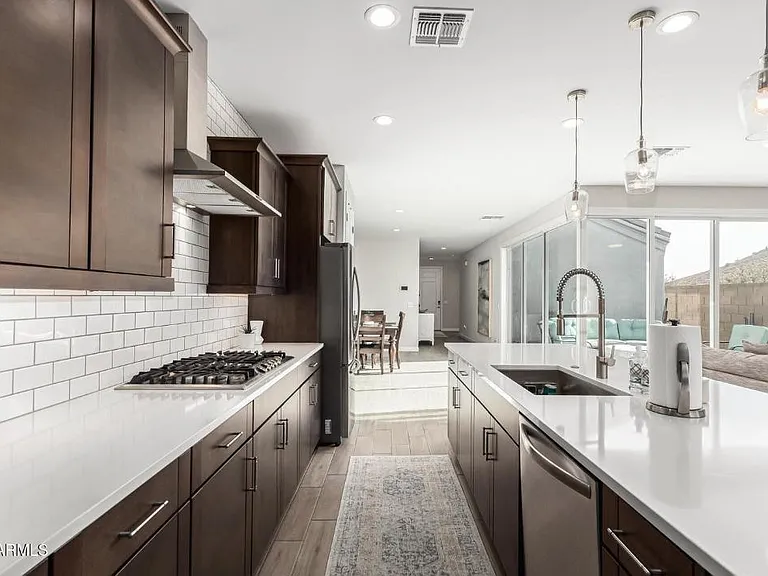 1906 E Robb Ln — Photo 10