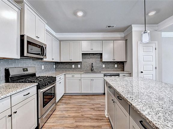 4th image of 2253 Buford Town Dr