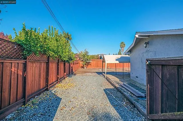 5315 Olive Dr — Photo 10