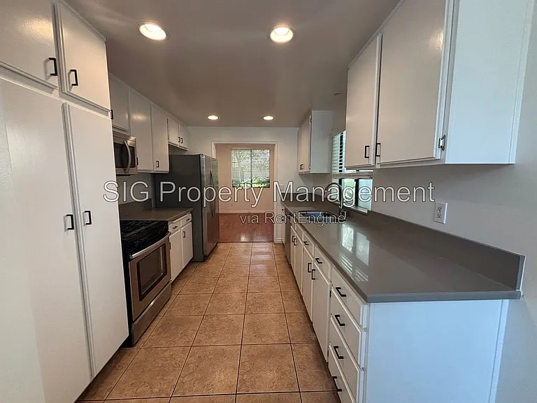 3200 Fairesta St #5 — Photo 6