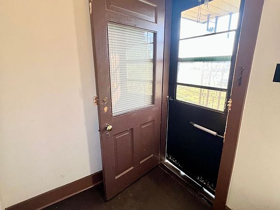 4th image of 1915 Sunnymede Dr #1/2