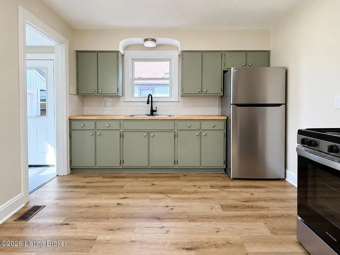 2 bed, 1.0 bath, 814 sqft, $1,195 — Photo 4