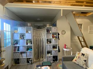 587 N Summit Ave #B, Pasadena, CA 91103