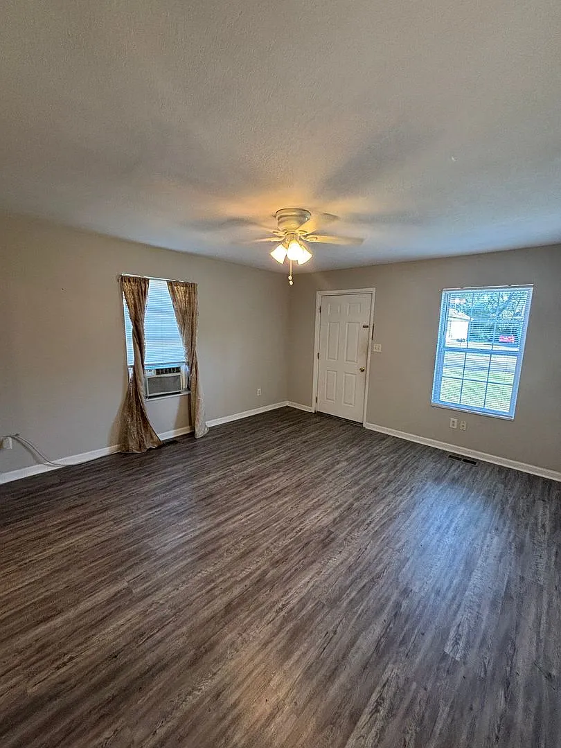 4237 Holston Dr — Photo 3