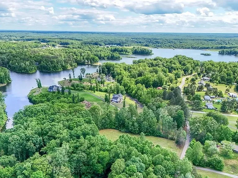 2 English Hills Dr — Photo 44