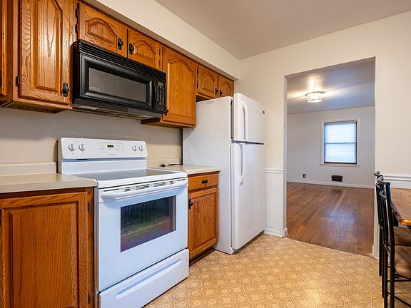 4th image of 318 Charlotte St