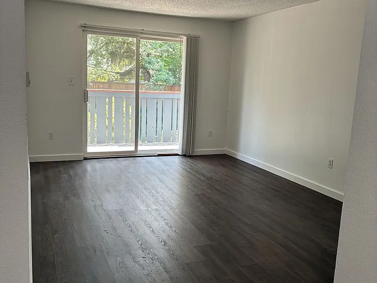 Interlakken Apartments — Photo 8