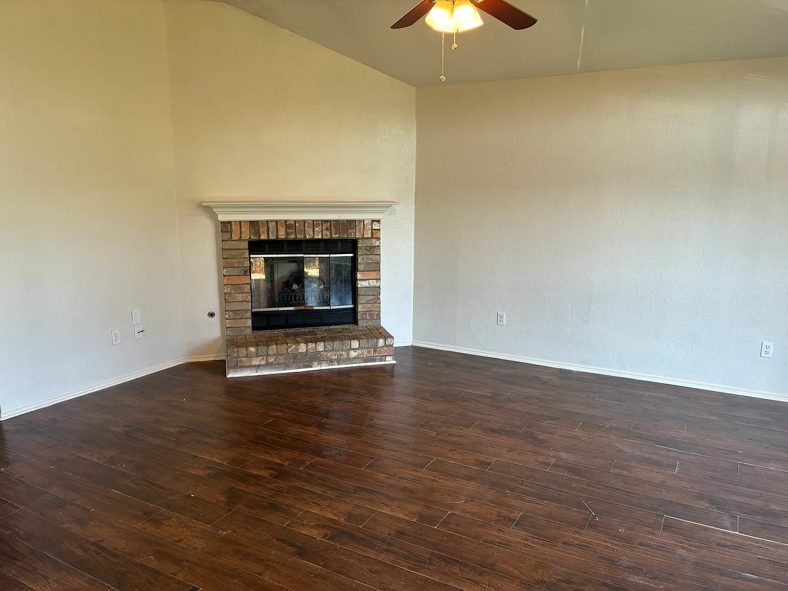 3 bed, 1645 sqft, $1,600 — Photo 2