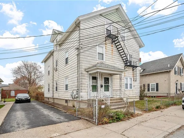 13 Elizabeth St, Cumberland, RI 02864