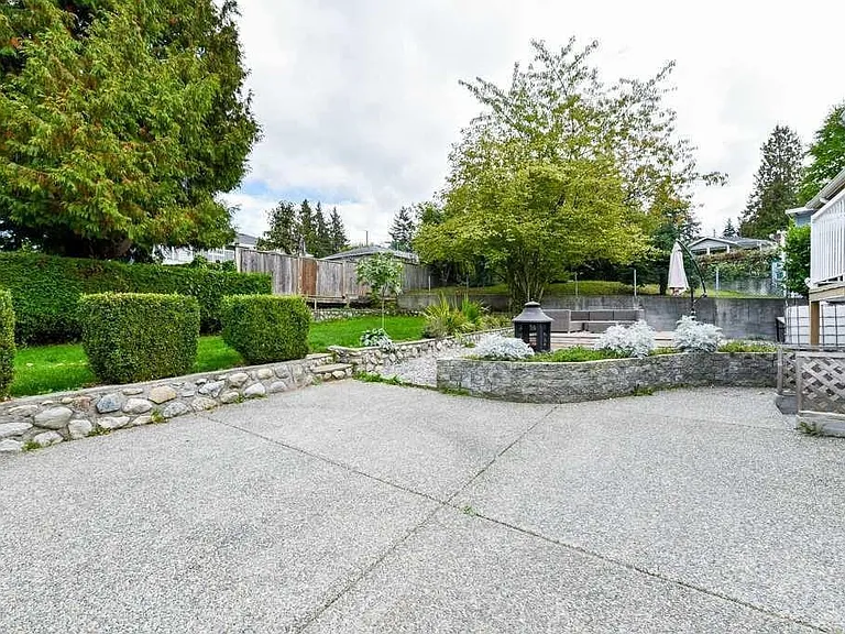 9686 Princess Dr #LOWER — Photo 7