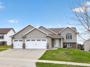2469 Boulder Ridge Dr NW, Rochester, MN 55901