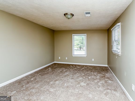 5th image of 3896 Maggie Ct SE