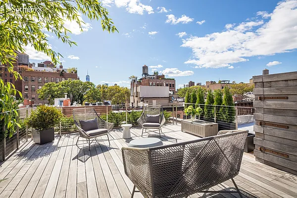 Sold by Sotheby's International Realty | media 6