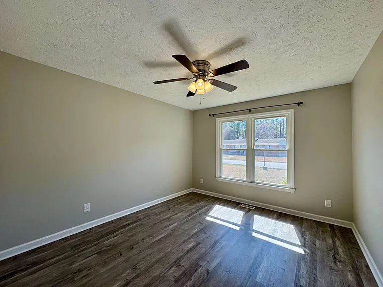 204 Fair Oaks Dr — Photo 12