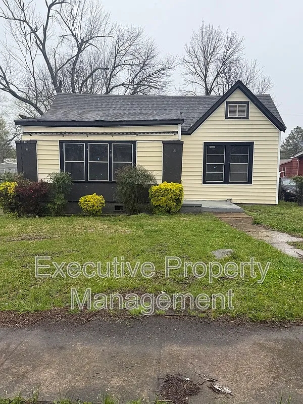 3 bed, 1.0 bath, 1362 sqft, $1,000 — Photo 1