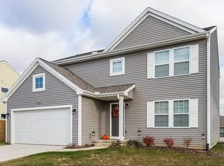 2748 W Fork River Dr, Fowlerville, MI 48836