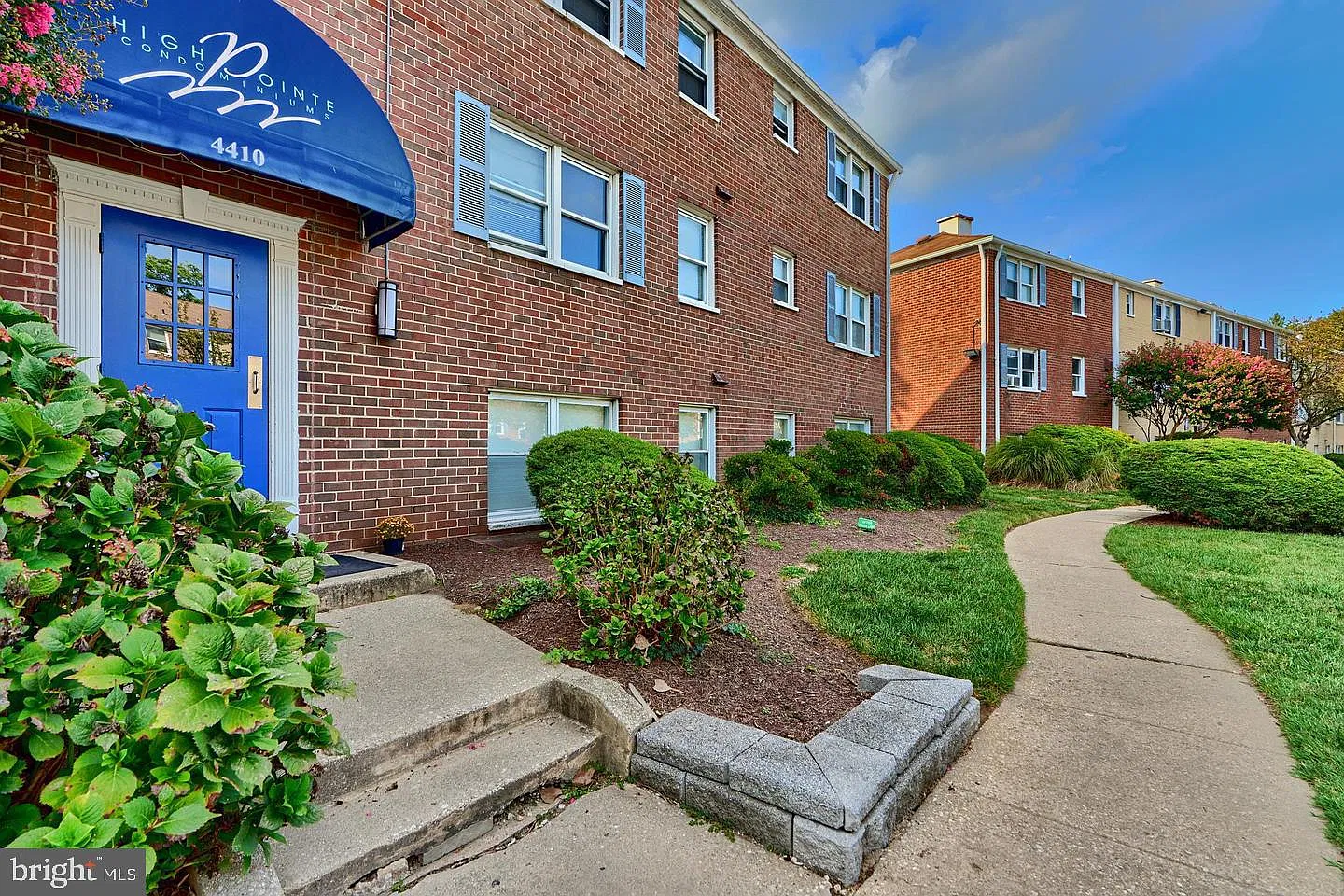 1 bed, 1.0 bath, 545 sqft, $1,200 — Photo 2