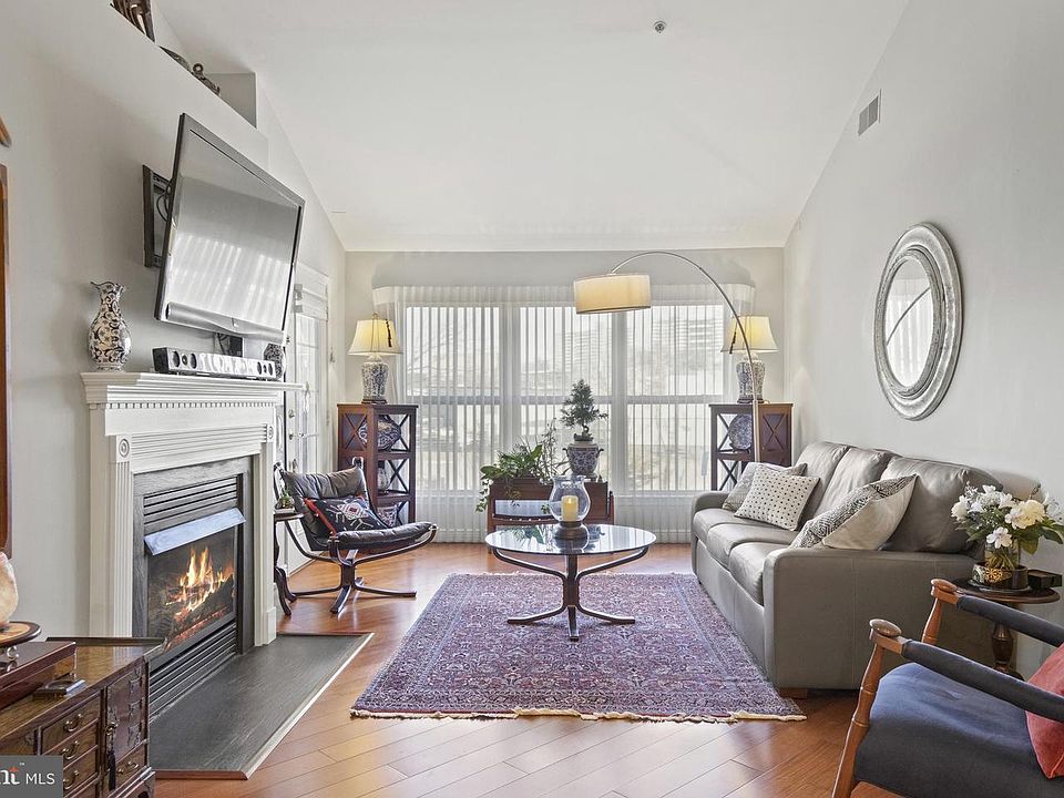 1st image of 5112 Donovan Dr APT 408