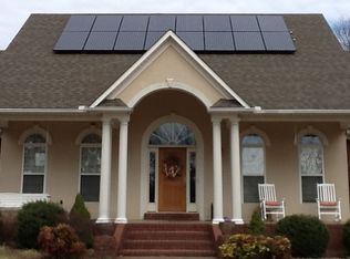 422 Strayleaf Rd, Wildersville, TN 38388