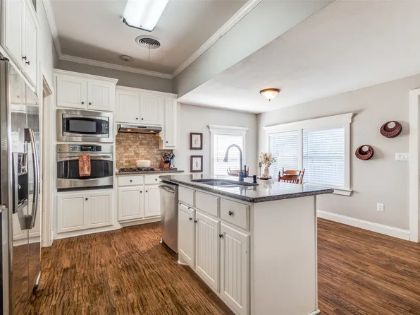 1009 W 7th St, Justin, TX 76247